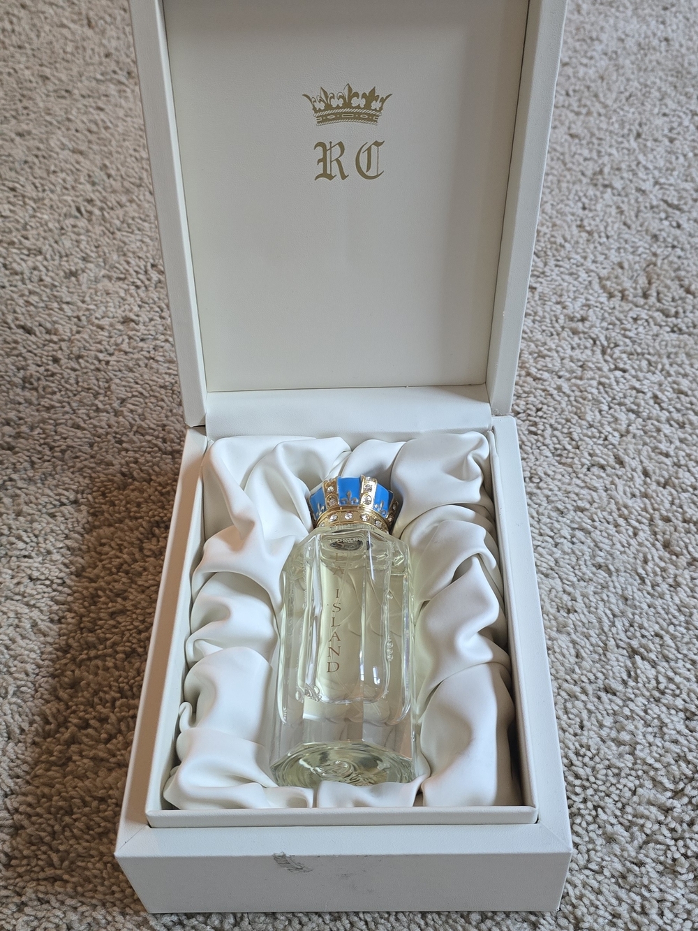 Royal Crown Sea Island Full Presentation (See Pics For Condition)